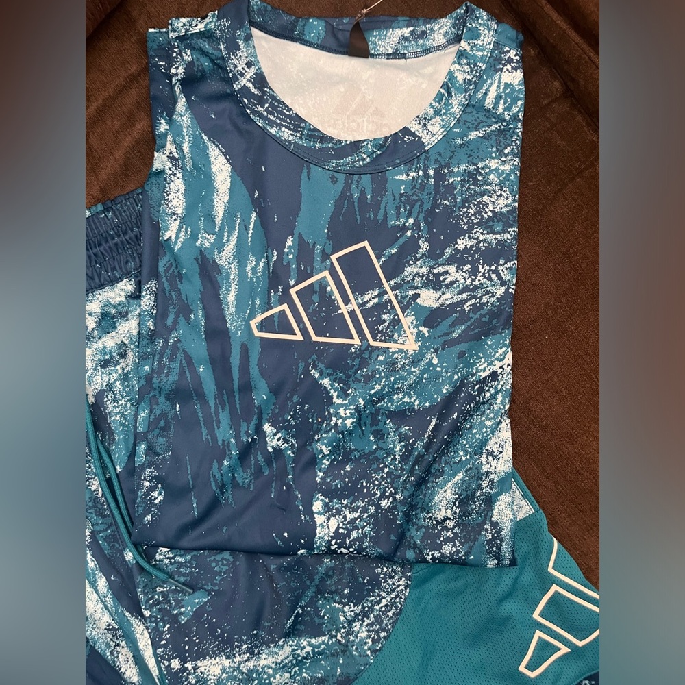 Addidas men’s basketball Tshirts and Shorts Set NWT Hazy Blue